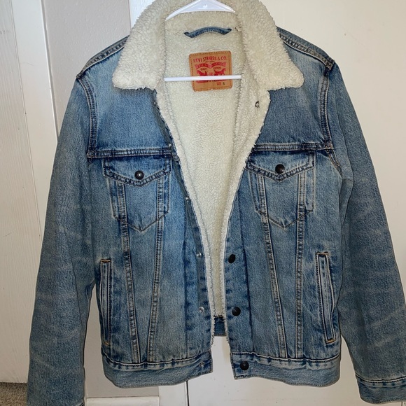 Like new Levi’s fuzzy Jean jacket